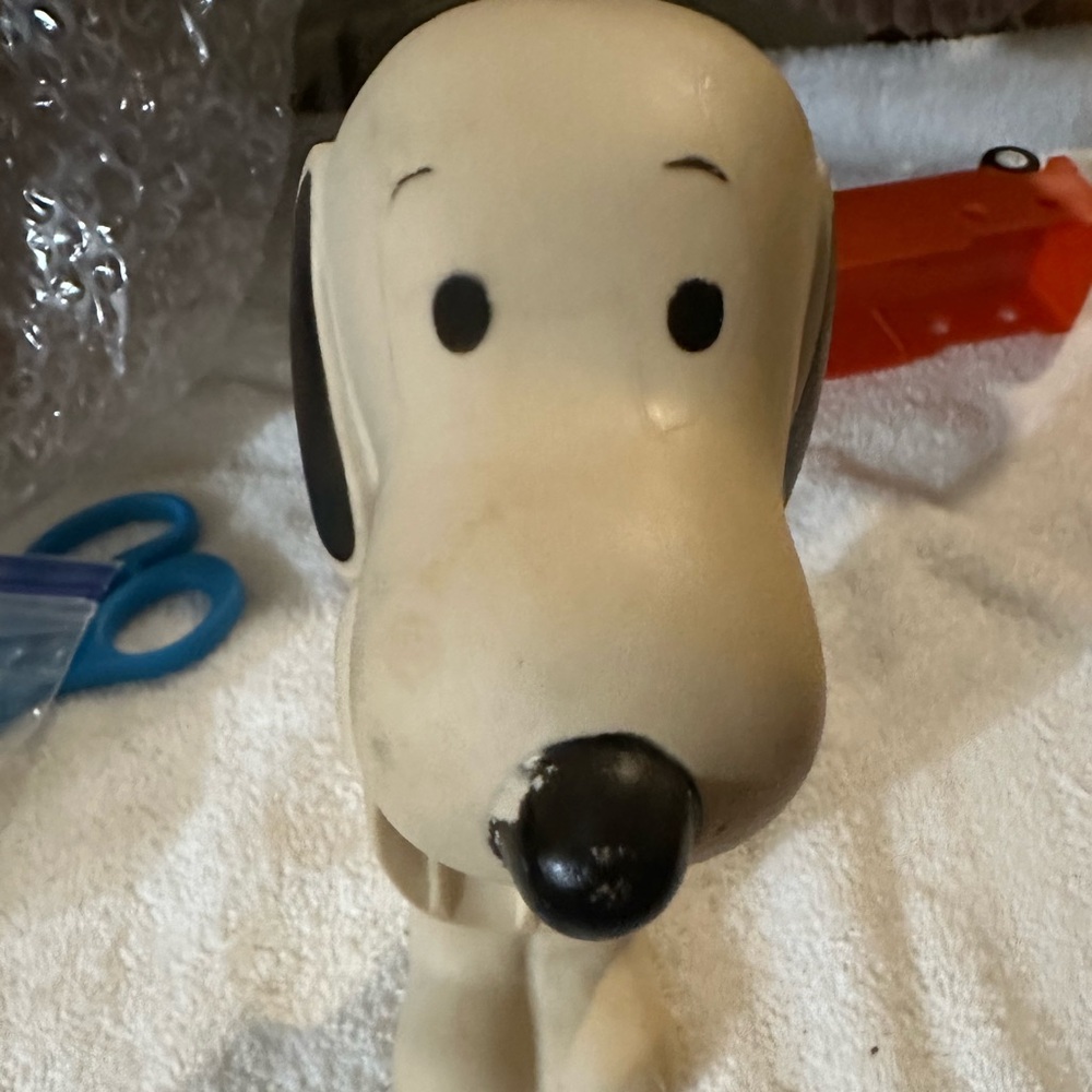 Charming Avon Snoopy Soap Dish D-105